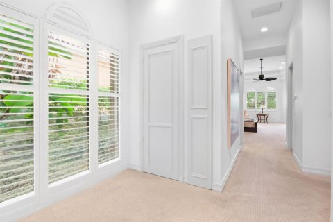 House in Boca Raton, Florida 4 bedrooms, 397.81 sq.m. № 2383252 - photo 12