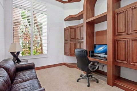House in Boca Raton, Florida 4 bedrooms, 397.81 sq.m. № 2383252 - photo 17