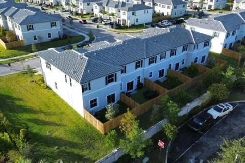 Townhouse in Coral Springs, Florida 4 bedrooms, 172.15 sq.m. № 2077708 - photo 7