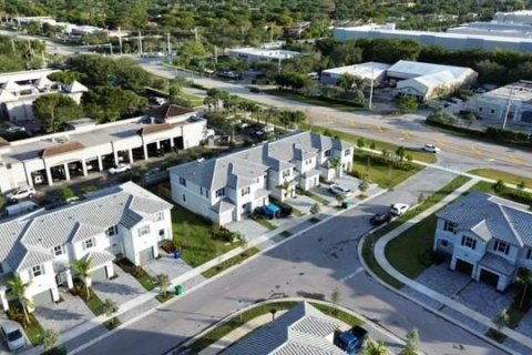 Townhouse in Coral Springs, Florida 4 bedrooms, 172.15 sq.m. № 2077708 - photo 10