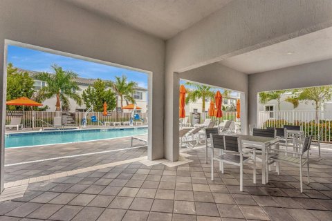 Townhouse in Coral Springs, Florida 4 bedrooms, 172.15 sq.m. № 2077708 - photo 14