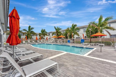 Townhouse in Coral Springs, Florida 4 bedrooms, 172.15 sq.m. № 2077708 - photo 13