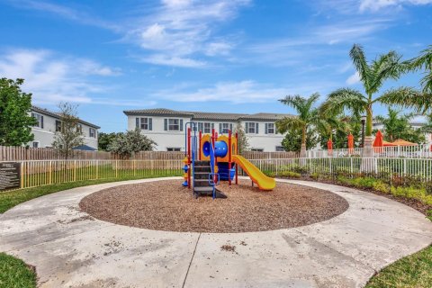 Townhouse in Coral Springs, Florida 4 bedrooms, 172.15 sq.m. № 2077708 - photo 15
