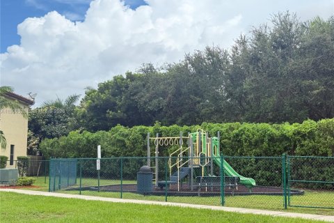 Townhouse in Homestead, Florida 3 bedrooms, 130.25 sq.m. № 2060900 - photo 13