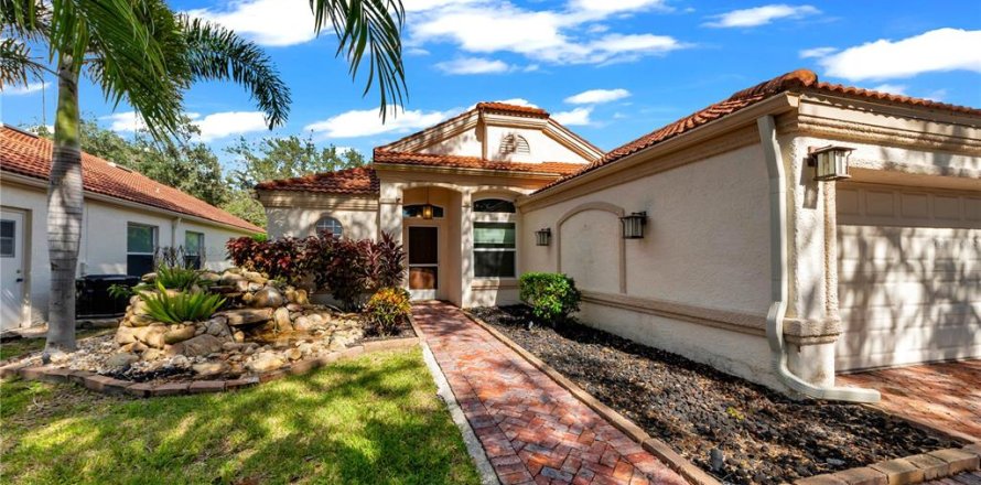 Villa ou maison à Tarpon Springs, Floride 3 chambres, 132.01 m2 № 2436738