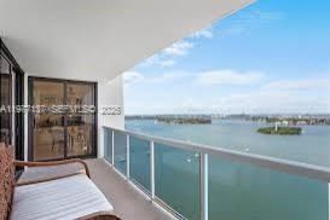 Copropriété à vendre à Miami Beach, Floride: 2 chambres, 133.78 m2 № 2047108 - photo 3