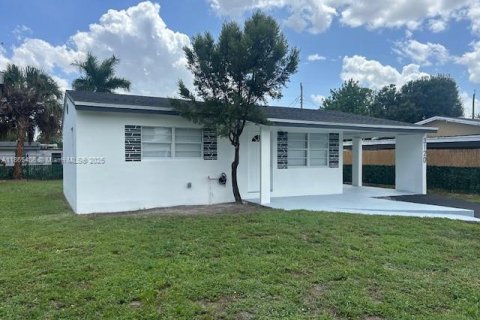 House in Lauderhill, Florida 3 bedrooms № 1893309 - photo 2