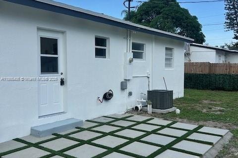 House in Lauderhill, Florida 3 bedrooms № 1893309 - photo 12