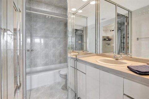 Condominio en venta en Hollywood, Florida, 1 dormitorio, 75.44 m2 № 1937642 - foto 14