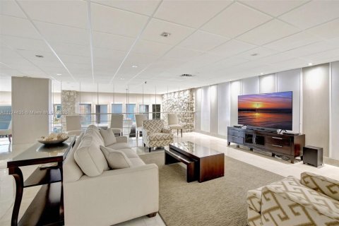 Condo in Hollywood, Florida, 1 bedroom  № 1937642 - photo 4