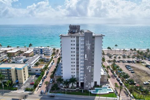Condominio en venta en Hollywood, Florida, 1 dormitorio, 75.44 m2 № 1937642 - foto 2