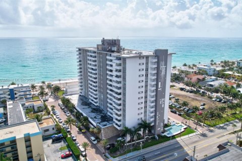 Condominio en venta en Hollywood, Florida, 1 dormitorio, 75.44 m2 № 1937642 - foto 25