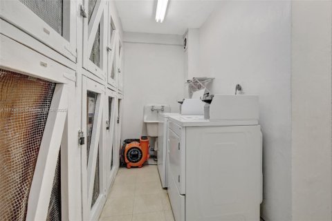 Condo in Hollywood, Florida, 1 bedroom  № 1937642 - photo 24