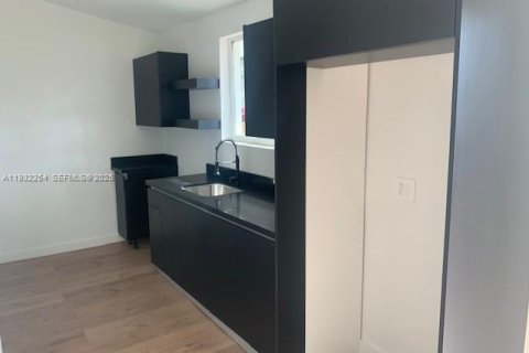 Снять в аренду виллу или дом в Майами, Флорида 2 спальни, 114.46м2, № 1990818 - фото 14