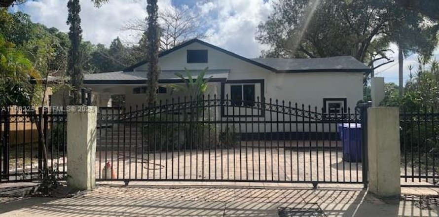 Дом в Майами, Флорида 2 спальни, 114.46м2 № 1990818