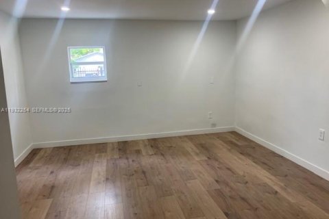 Снять в аренду виллу или дом в Майами, Флорида 2 спальни, 114.46м2, № 1990818 - фото 17