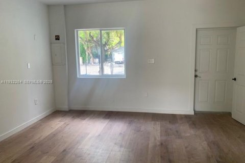 Снять в аренду виллу или дом в Майами, Флорида 2 спальни, 114.46м2, № 1990818 - фото 9