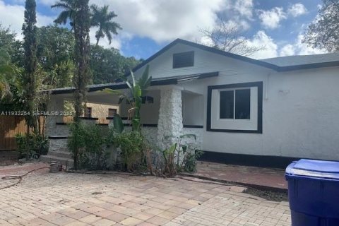 Снять в аренду виллу или дом в Майами, Флорида 2 спальни, 114.46м2, № 1990818 - фото 2