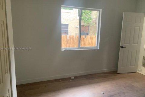 Снять в аренду виллу или дом в Майами, Флорида 2 спальни, 114.46м2, № 1990818 - фото 12