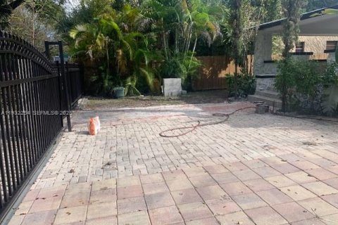 Снять в аренду виллу или дом в Майами, Флорида 2 спальни, 114.46м2, № 1990818 - фото 3