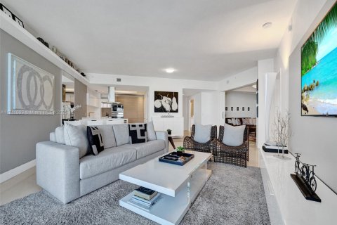 Condo in North Miami Beach, Florida, 3 bedrooms  № 1463452 - photo 21