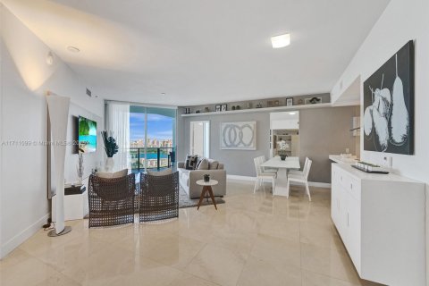 Condo in North Miami Beach, Florida, 3 bedrooms  № 1463452 - photo 14