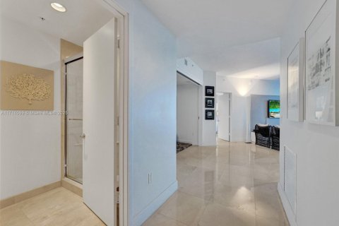 Condo in North Miami Beach, Florida, 3 bedrooms  № 1463452 - photo 6