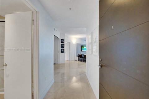 Condo in North Miami Beach, Florida, 3 bedrooms  № 1463452 - photo 5