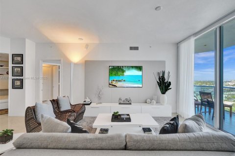 Condo in North Miami Beach, Florida, 3 bedrooms  № 1463452 - photo 2