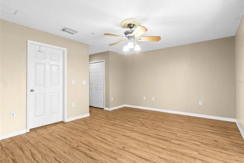 Townhouse in Brandon, Florida 3 bedrooms, 178.09 sq.m. № 2207050 - photo 15