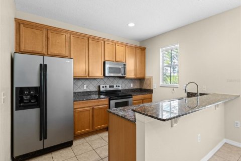 Townhouse in Brandon, Florida 3 bedrooms, 178.09 sq.m. № 2207050 - photo 8