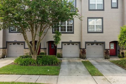 Townhouse in Brandon, Florida 3 bedrooms, 178.09 sq.m. № 2207050 - photo 2