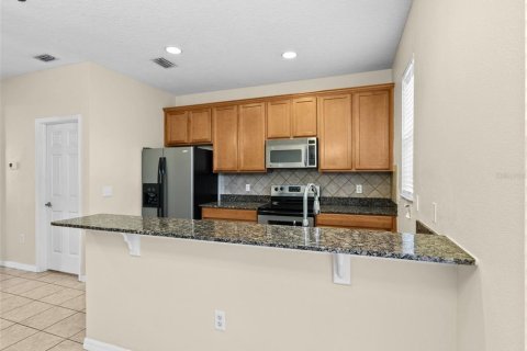 Townhouse in Brandon, Florida 3 bedrooms, 178.09 sq.m. № 2207050 - photo 13