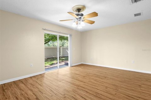 Townhouse in Brandon, Florida 3 bedrooms, 178.09 sq.m. № 2207050 - photo 14