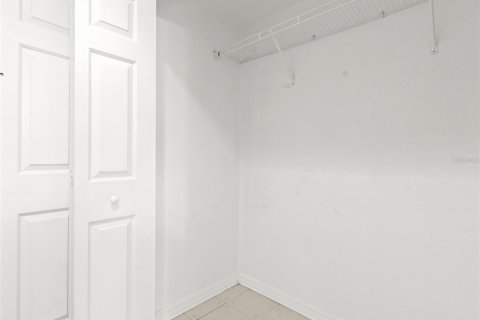 Townhouse in Brandon, Florida 3 bedrooms, 178.09 sq.m. № 2207050 - photo 19