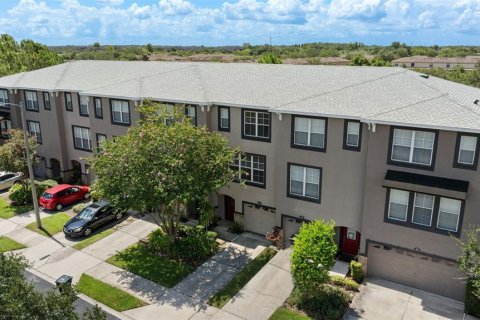 Townhouse in Brandon, Florida 3 bedrooms, 178.09 sq.m. № 2207050 - photo 4