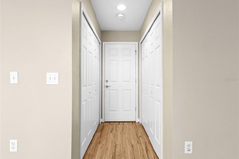 Townhouse in Brandon, Florida 3 bedrooms, 178.09 sq.m. № 2207050 - photo 25