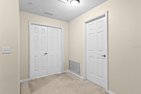 Townhouse in Brandon, Florida 3 bedrooms, 178.09 sq.m. № 2207050 - photo 26