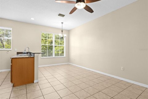 Townhouse in Brandon, Florida 3 bedrooms, 178.09 sq.m. № 2207050 - photo 11