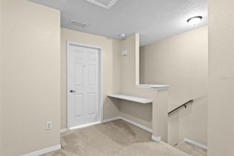 Townhouse in Brandon, Florida 3 bedrooms, 178.09 sq.m. № 2207050 - photo 24