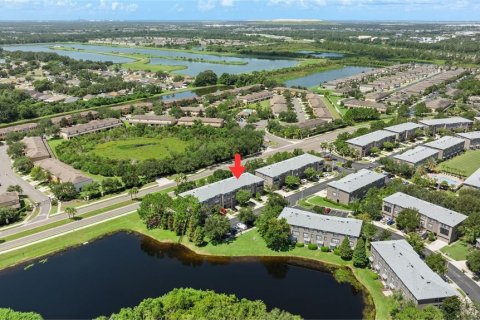 Townhouse in Brandon, Florida 3 bedrooms, 178.09 sq.m. № 2207050 - photo 5