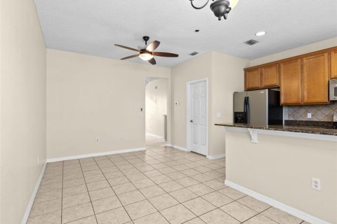 Townhouse in Brandon, Florida 3 bedrooms, 178.09 sq.m. № 2207050 - photo 9