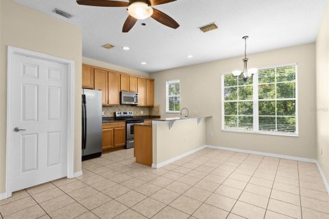 Townhouse in Brandon, Florida 3 bedrooms, 178.09 sq.m. № 2207050 - photo 12