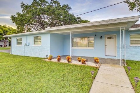 Casa en venta en Saint Petersburg, Florida, 3 dormitorios, 146.97 m2 № 2221595 - foto 2