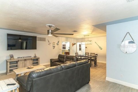 Casa en venta en Saint Petersburg, Florida, 3 dormitorios, 146.97 m2 № 2221595 - foto 11