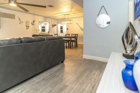 Casa en venta en Saint Petersburg, Florida, 3 dormitorios, 146.97 m2 № 2221595 - foto 9