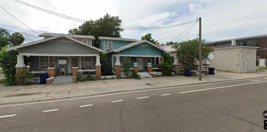 Commercial property in Tampa, Florida 18 bedrooms, 737.83 sq.m. № 1903294