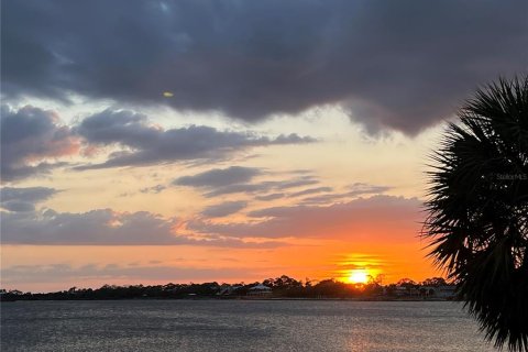 Condominio en venta en Cedar Key, Florida, 2 dormitorios, 104.05 m2 № 2114369 - foto 3