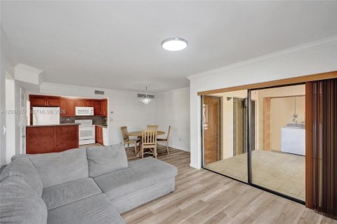 Купить кондоминиум в Майами, Флорида 2 спальни, 90.86м2, № 2085539 - фото 9