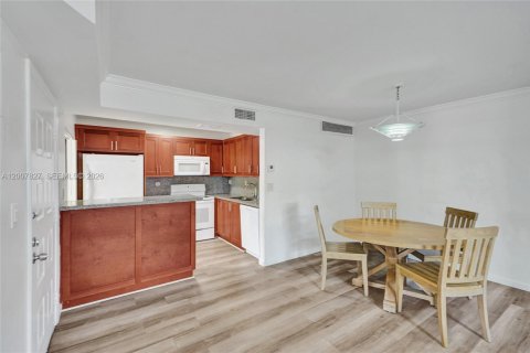 Купить кондоминиум в Майами, Флорида 2 спальни, 90.86м2, № 2085539 - фото 8